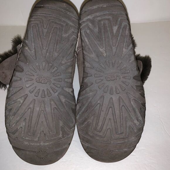 Brown UGG Bailey Button Size 7 - Picture 6 of 7
